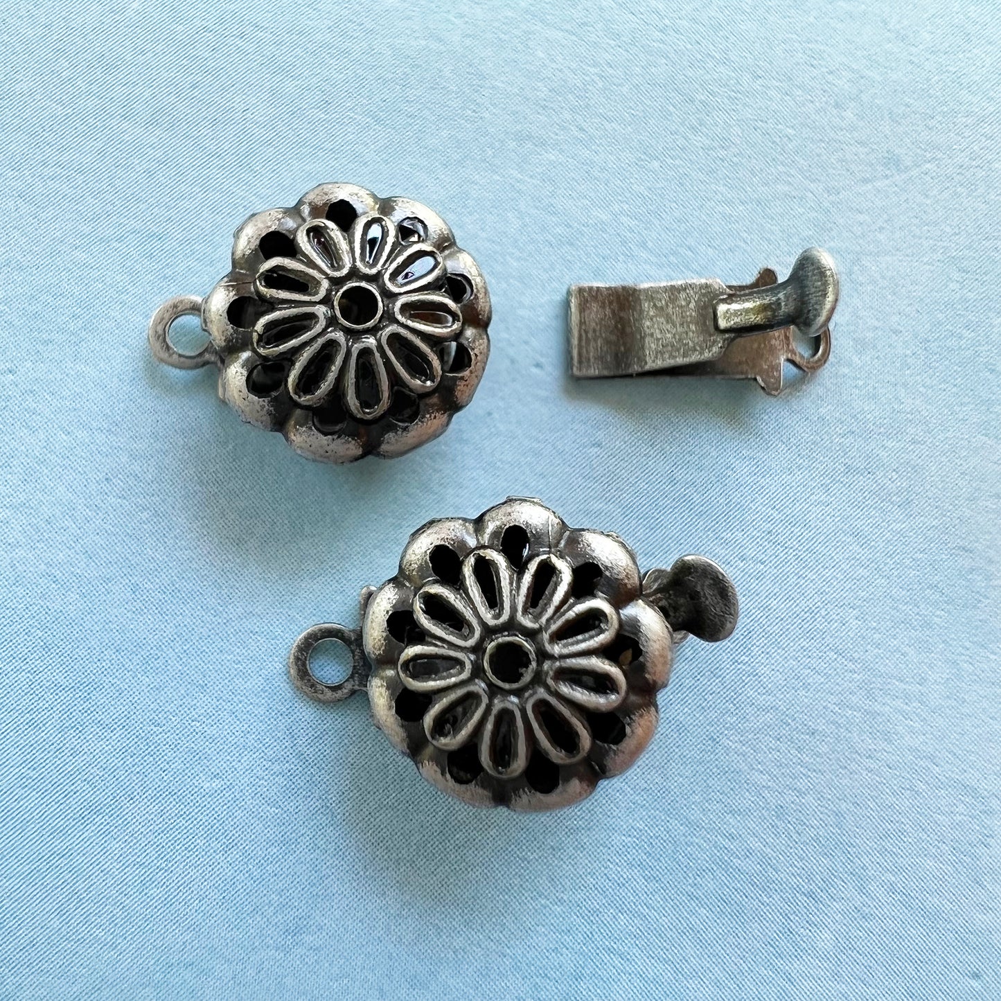 Box Clasp Flower (9x9mm) 1 Hole - Antique Silver